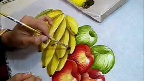 Pintando bananas e maçãs no tecido