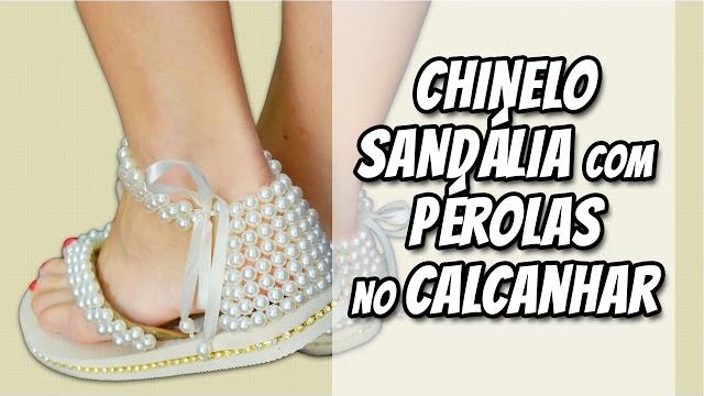 Sandália com pérolas no calcanhar – Sr. Chinelo