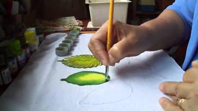 Aprenda a pintar folhas de maneira super fácil