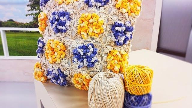 Marta Araújo – Almofada com Flores em Crochê