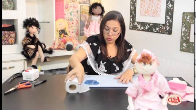 Ana Nery ensina fazer uma boneca de pano porta papel higiênico