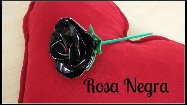 Rosa Negra de Material Reciclado