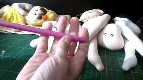 Dica: como usar o desvira bonecas enchedor feito com agulha de tricô