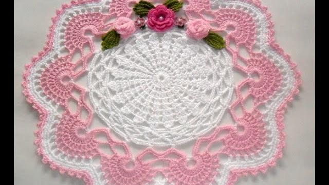 Centro de mesa em Crochê branco e Rosa – Parte 3