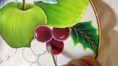 Pintando uvas azuis em tecido