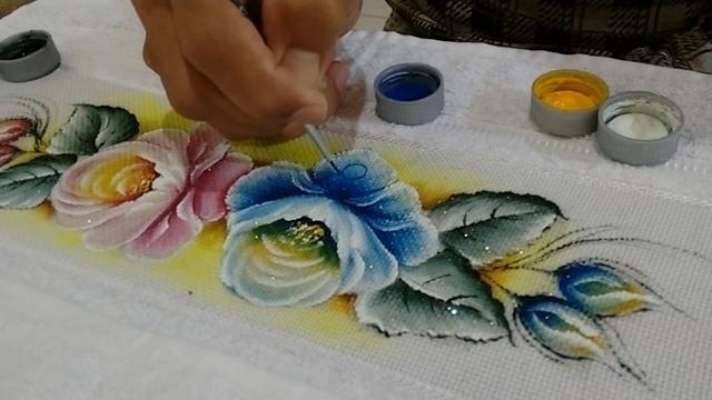 Como pintar rosas azuis