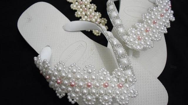 Havaiana decorada trama de renda francesa- decorated sandals frame pearls