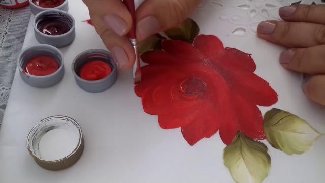 Pintura em Tecido – Aprenda pintar Rosa Vermelha – Botões, Folhas e Acabamento.