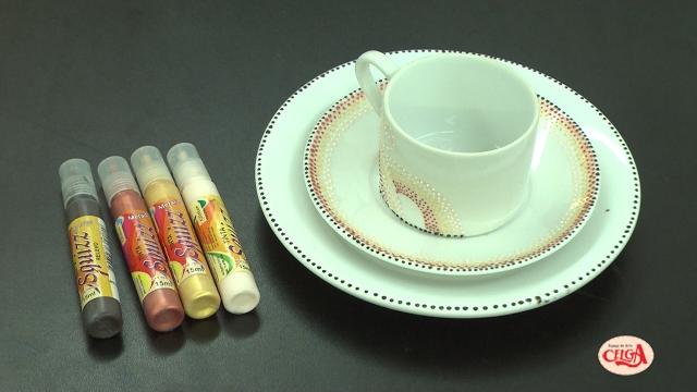 Alciana Rossi decora um jogo de chá com squizz da Glitter – Passo a passo
