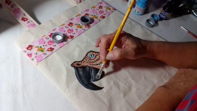 Ecobag arara parte 3 – Pintura em tecido com Rosana Duran