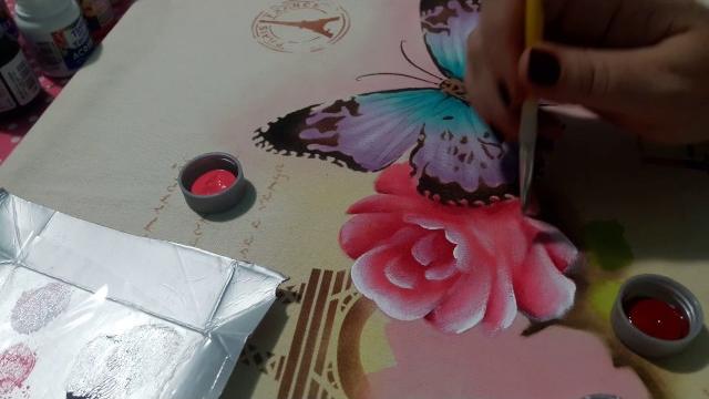 Pintura com stencil ( Rosas com borboleta) parte 2