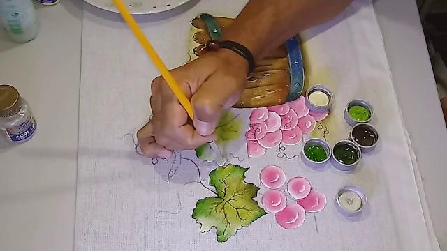Roberto Ferreira – Aprenda a Pintar Uva Rosadas e Folhas