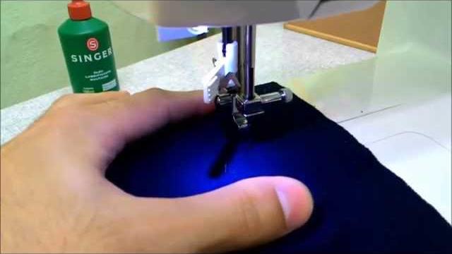 Costurando tecidos finos e malhas em máquinas de costura zig-zag