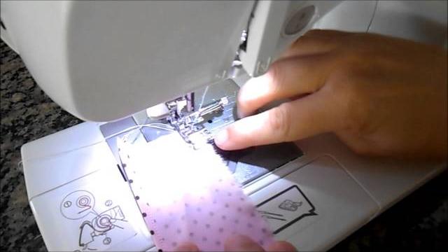 Como colocar babadinho de tecido em fraldas