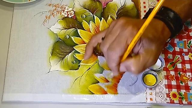 Roberto Ferreira – Aprenda a pintar Girassol em tecido  – Finalizando projeto