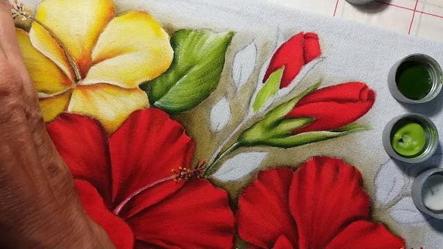 Hibiscos – Botões – Parte 4 – Pintura em tecido