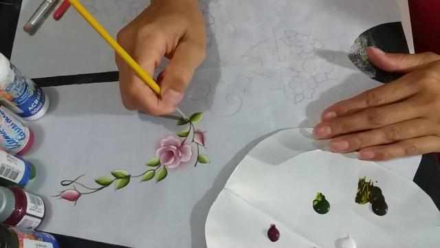 Como pintar folhas usando as novas tintas da acrilex