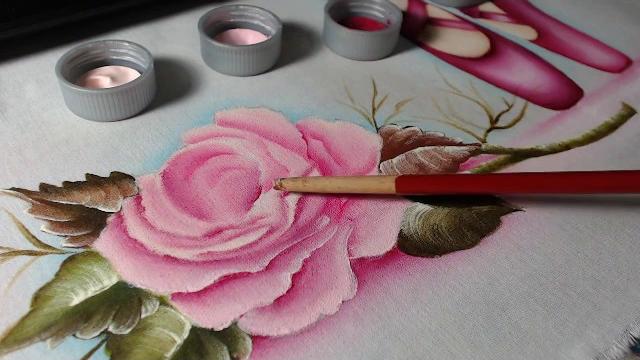 Como Colocar Sombra e Luz em Rosa – Pintura em Tecido
