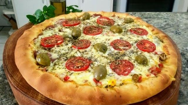 Pizza Caseira com Borda Recheada – Massa Profissional Feita em Casa