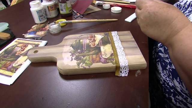 Decoupage‬ com pintura imitando madeira – Rose Rodrigues