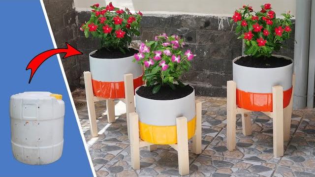 Reciclagem de Barris de Plástico em Vasos de Flores Bonitas