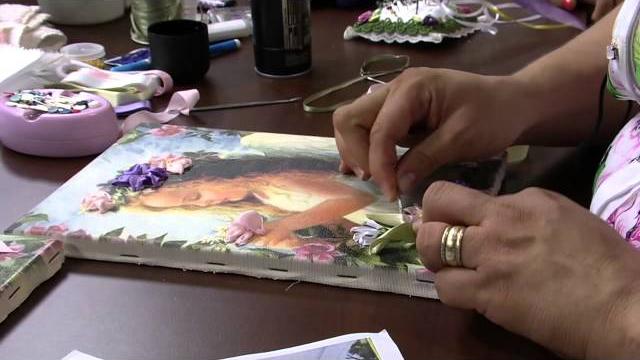 Fazendo bordados na tela de pintura