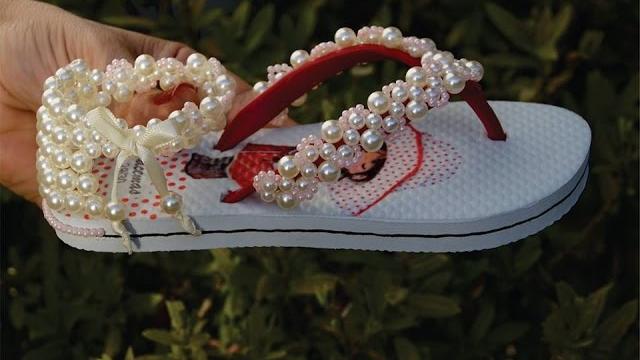 Bordado lindo para sandália infantil com miçangas de acabamento