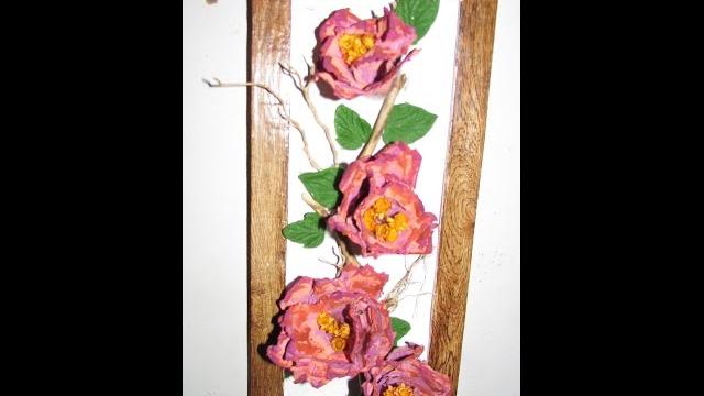 Quadro decorativo com galho seco e flores de papel reciclavel com Darci Borges
