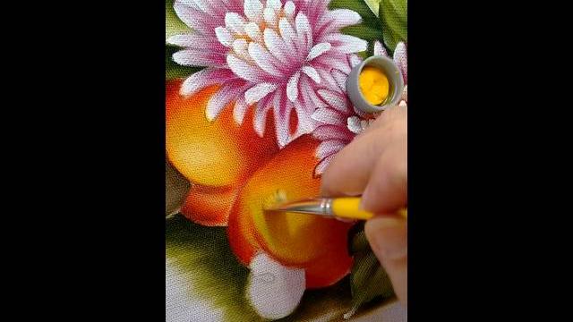 Pintura em tecido pintando caju