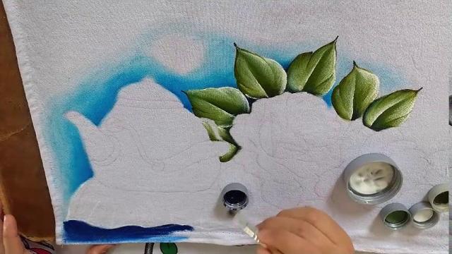 Como Pintar chaleira com rosas com Lia Ribeiro