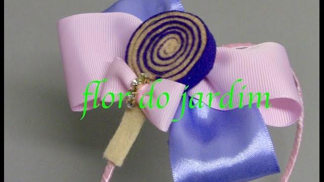 Laço de fita com bombom de feltro -Satin ribbon bow