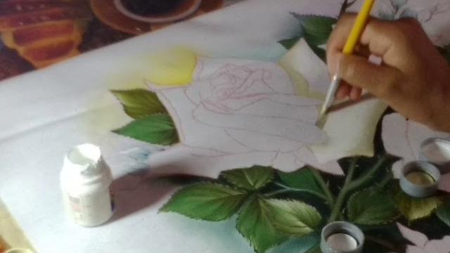 Rosas brancas – Pintura em tecido – parte 2