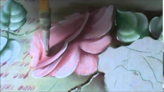 Pintando rosas com poema ao fundo – pintura em tecido