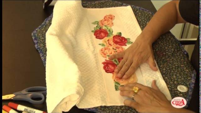 Alciana Rossi ensina a fazer uma linda toalha com a Decore Fix