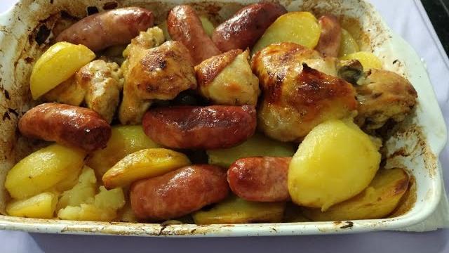 Frango Assado com Batata e Linguiça