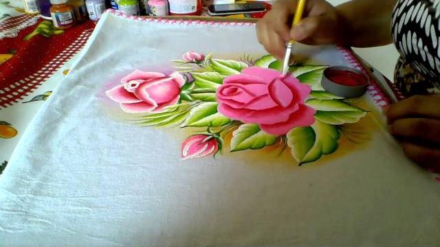 Ensinando a pintar rosas cor de rosa com Lia Ribeiro